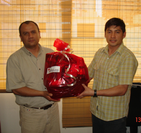 El Programador de DePeru.com recibiendo su canasta Navide�a