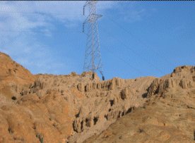 Destrucción de Sorcape>Una torre sobre Huaca Sorcape - Valle 
Chicama
<TD valing=