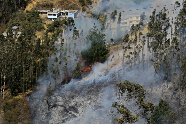 Ecuador,incendio,ayuda