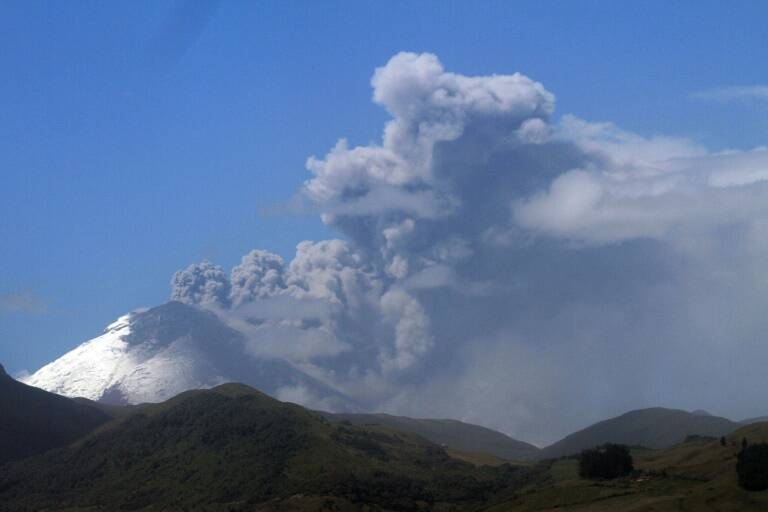 volcán - emergencia - Ecuador