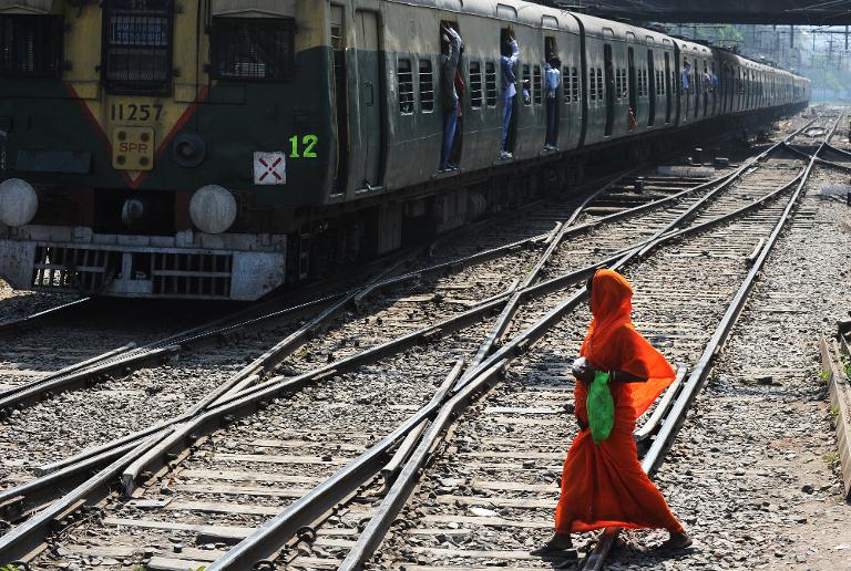 transporte - familia - inslito - tren - India