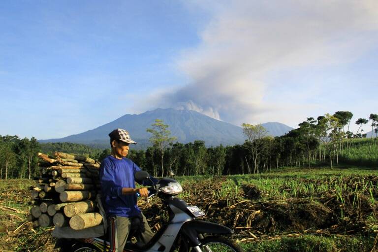 Indonesia,aviación,volcán,turismo