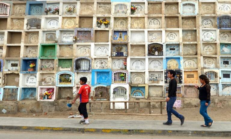 Perú - sociedad - cementerio - urbanismo - insólito