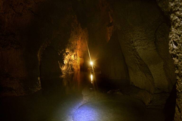 Cavernas y Cuevas