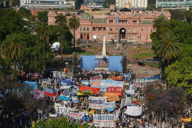 Argentina - manifestaciones - sindicatos - macroeconomía - inflación - pobreza - empleo - Argentina - manifestaciones - sindicatos - macroeconomía - inflación - pobreza - empleo - Argentina - manifestaciones - sindicatos - macroeconom