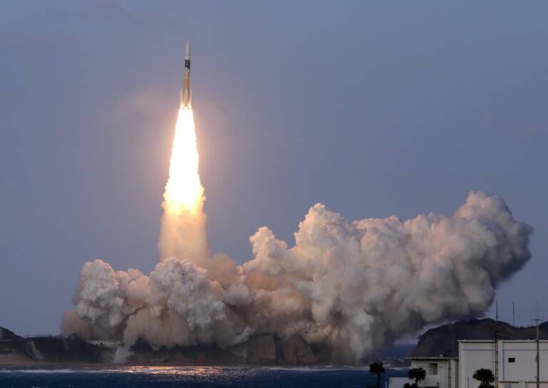 Japón - Canadá - espacio - satélite - medios