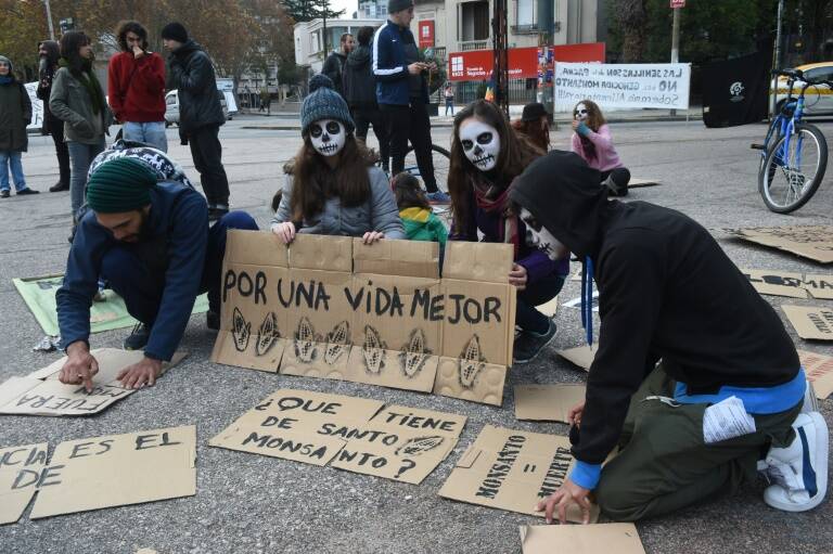 Uruguay - medioambiente - empresas - manifestaciones - EEUU - Monsanto
