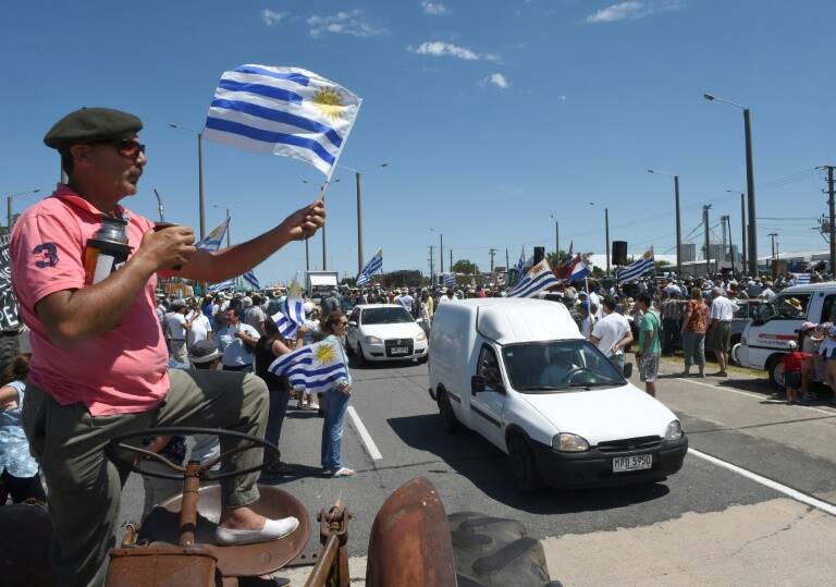 Uruguay - economía - empleo - social - política - Venezuela - protesta