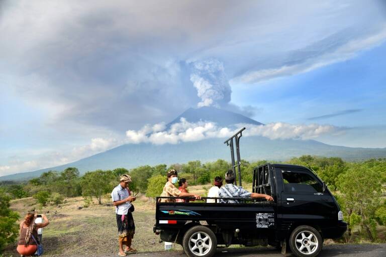 Indonesia - turismo - volcán - transporte