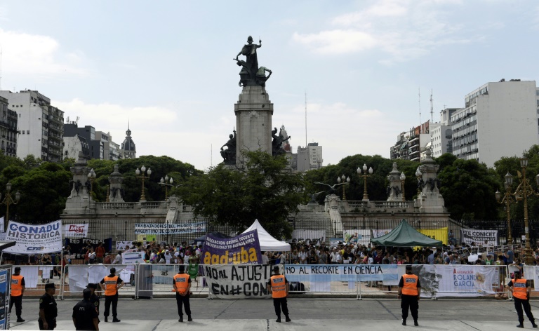 Argentina - gobierno - economa - sindicatos - huelga - inflacin - empleo - pobreza