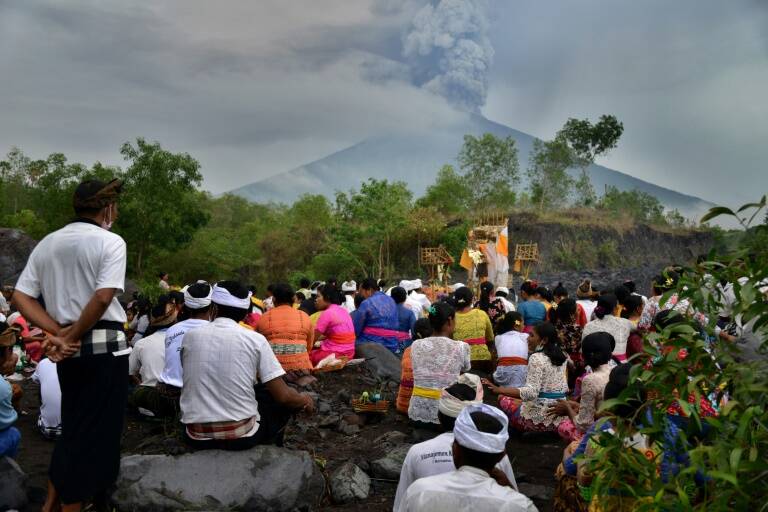 Indonesia,volcán,turismo,transporte,Australia