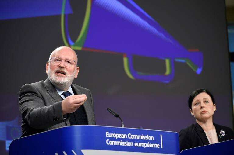 UE - datos - internet - legislación - EEUU