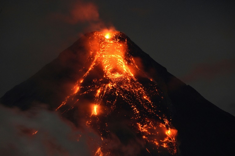 Philippines - volcano - Mayon - eruption