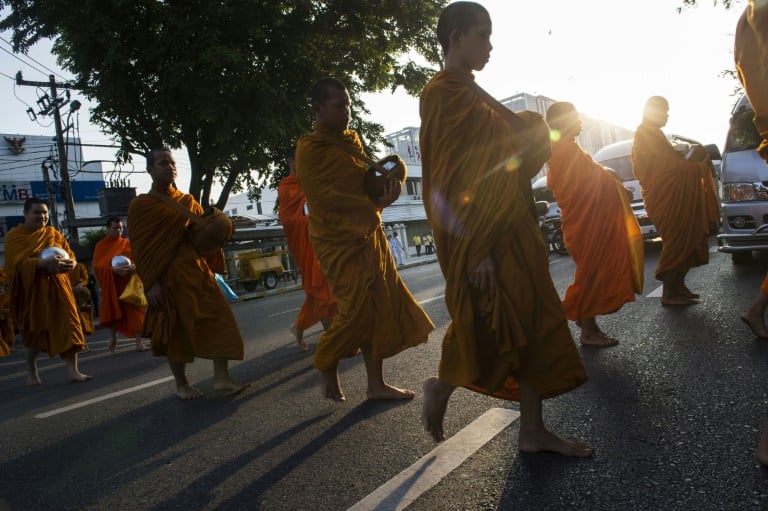Thaïlande, bouddhisme, santé, société