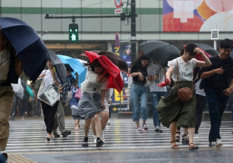 Otra tormenta tropical alcanza Japón, un mes después de las grandes