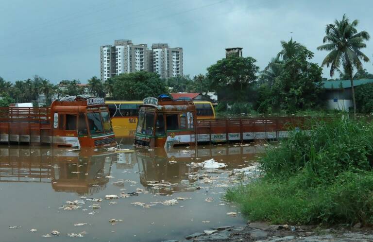 India - inundación - turismo