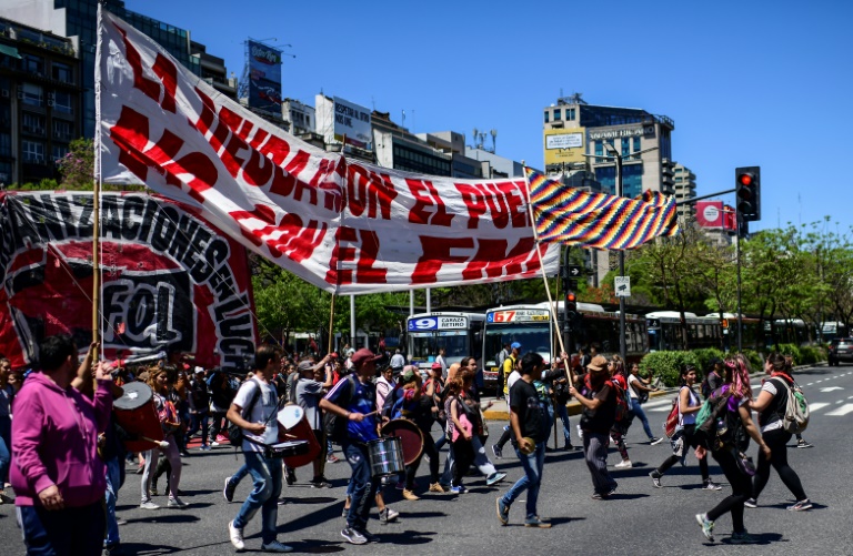 Argentina - manifestaciones - finanzas - deuda