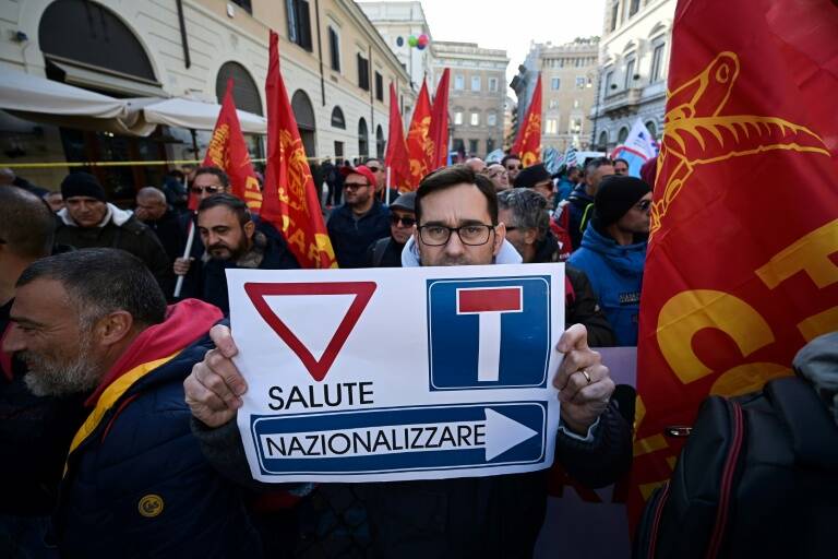 sociedad - Italia - acería - manifestación