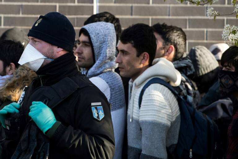 Francia,migración,virus,salud,epidemia,política