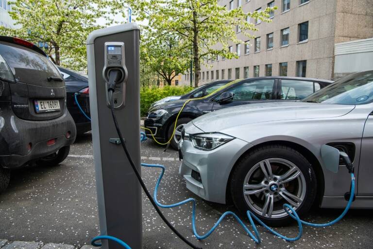 Norvège - transport - automobile - route - industrie - énergie - électricité - environnement