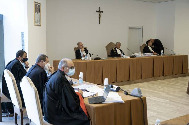 religión,Papa,Vaticano,juicio,finanzas,escándalo