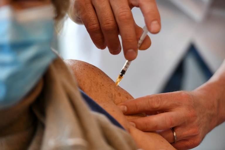 Francia - pandemia - inslito - vacunas