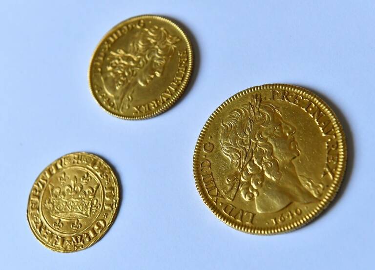 France - history - coins - offbeat