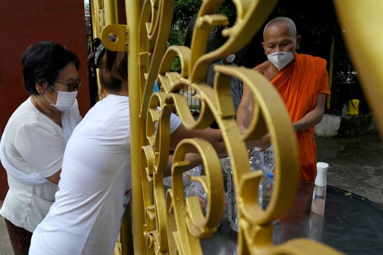 Camboya - religión - festival - epidemia - virus - salud