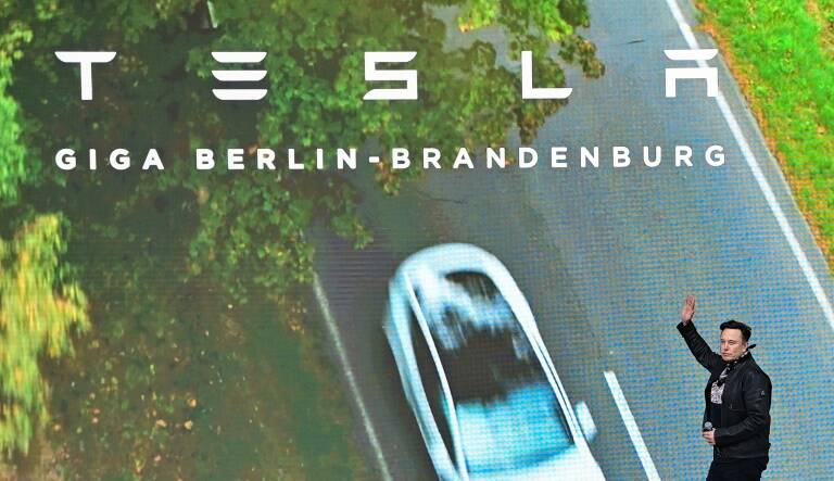 US - Tesla - lawsuit - women