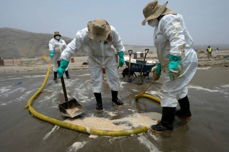 medioambiente - petróleo - volcán - contaminación - Perú - España - Italia - justicia