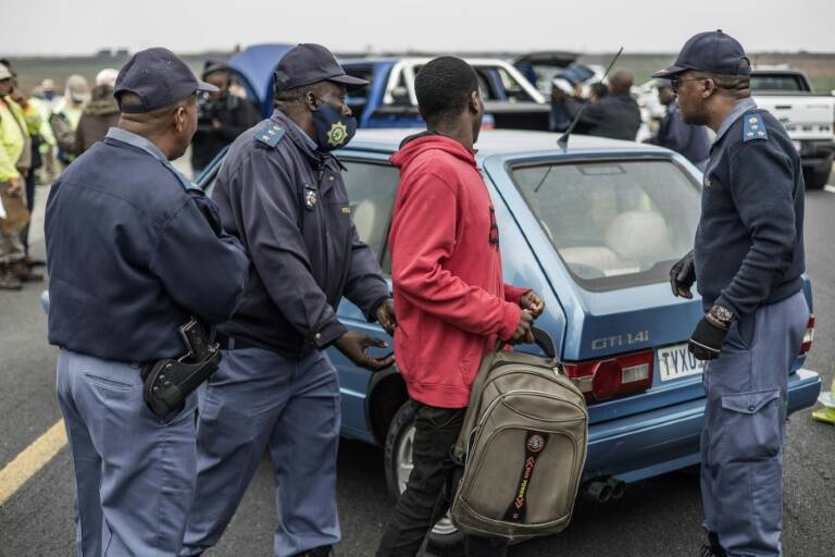 Sudáfrica - Zimbabue - racismo - corrupción - policía