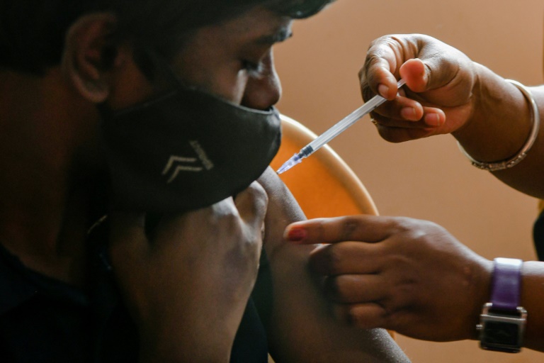 India - virus - salud - vacunas - ancianos - pandemia - epidemia