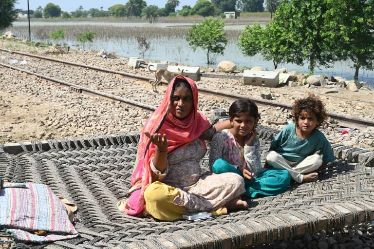 Pakistan,flood,Women