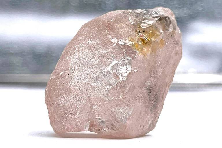 Australia,Angola,mining,gem