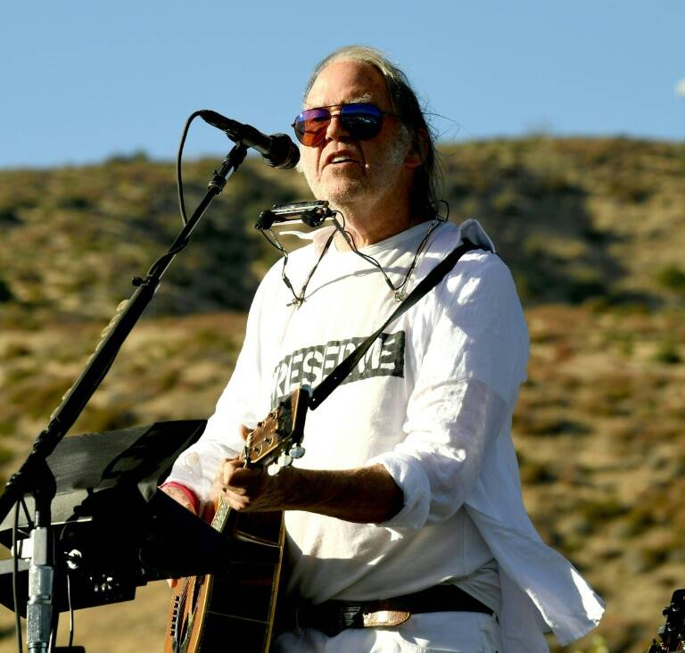 Entertainment,US,music,Spotify,NeilYoung,celebrity
