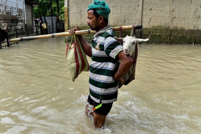 India - Bangladesh - weather - flood - lightning