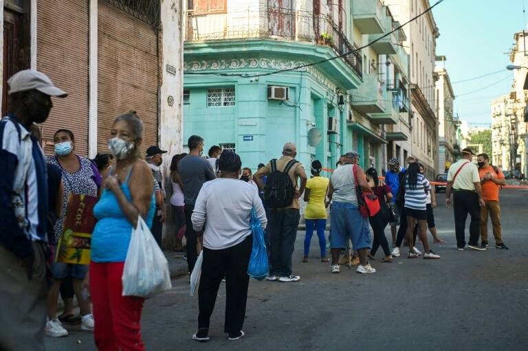 Cuba,sociedad,filas,economía,consumo