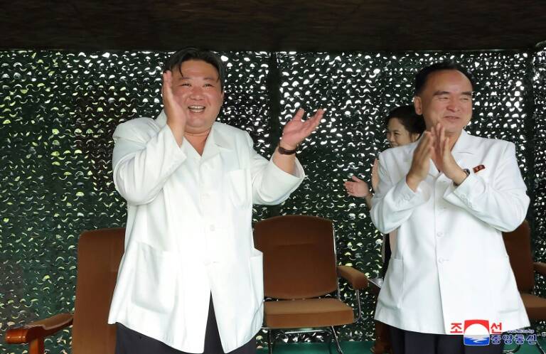 NKorea - Kim - mobile - offbeat - telecommunication