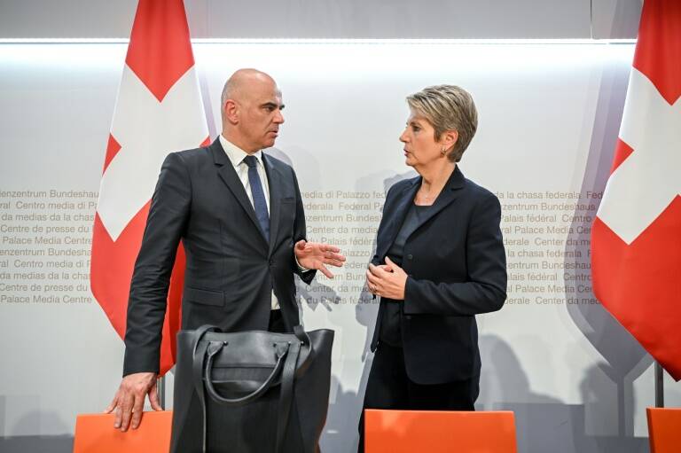 Switzerland,banking,UBS,merger,parliament