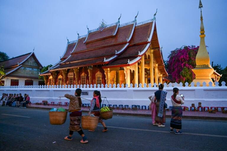 Laos,budismo,economía,transporte,turismo
