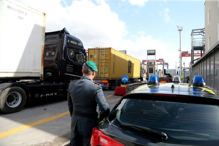 Italia,crimen,organizado,patentes,mafia,textiles,moda,policía,lujo,criminalidad