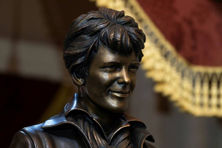US,aviation,Earhart